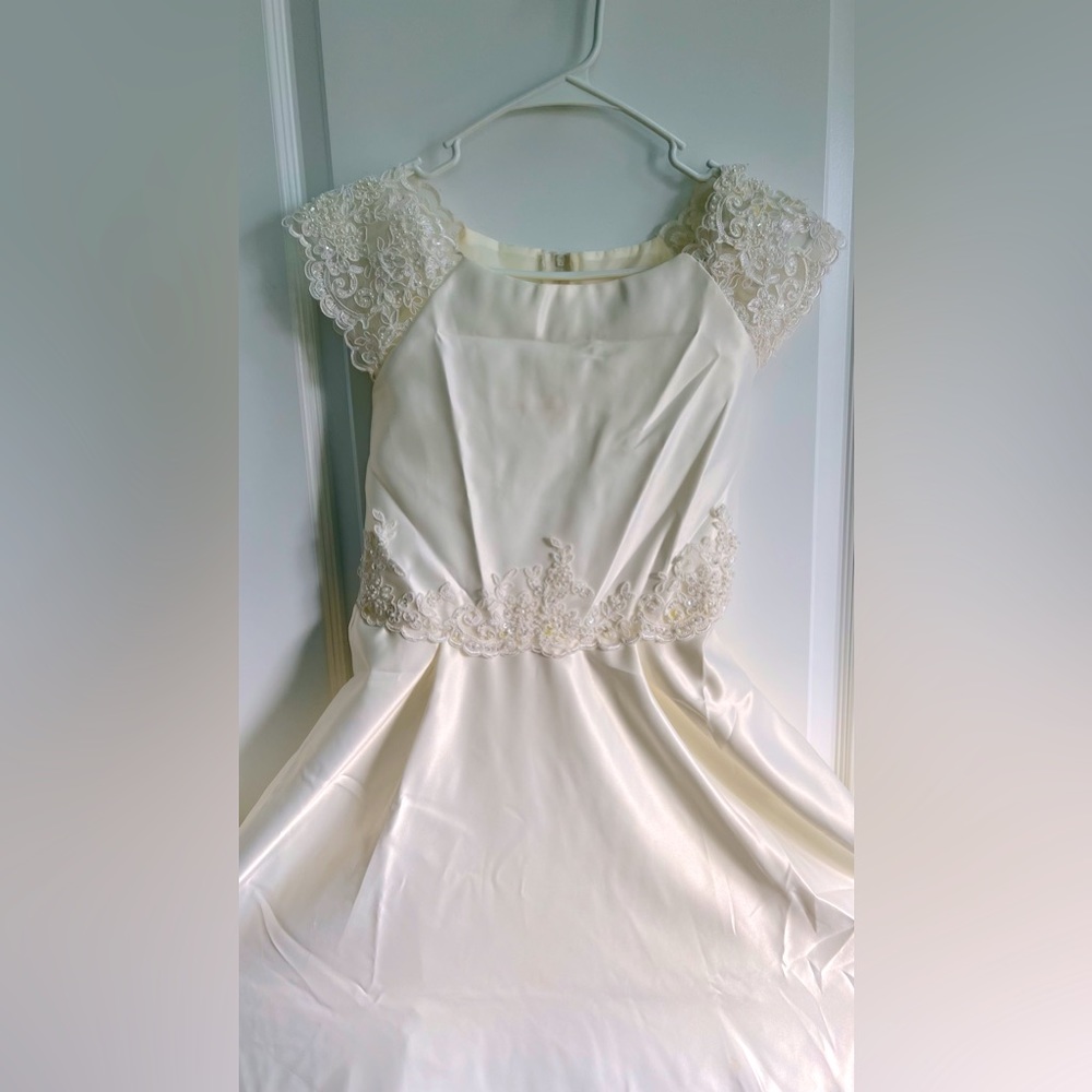 Sophia Young Design Pretty Girls off-white/cream dress. Size- 12 Veil & hairclip